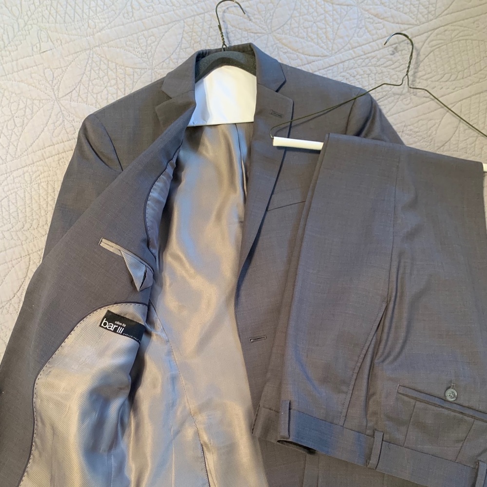Men’s gray suit